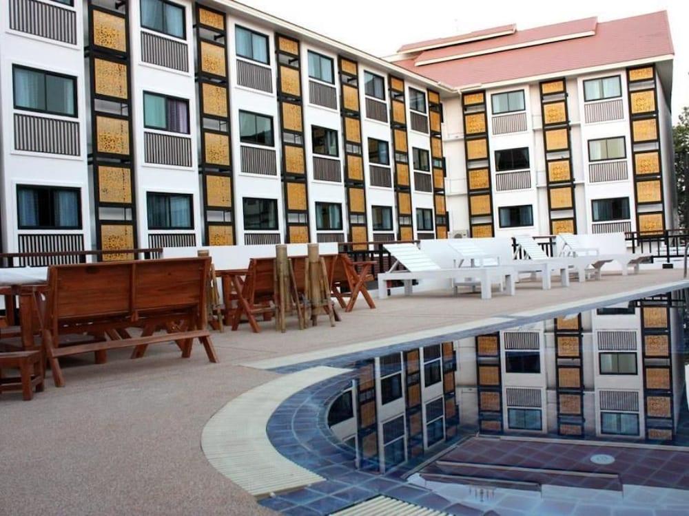 Wangburapa Grand Hotel Чиангмай Экстерьер фото