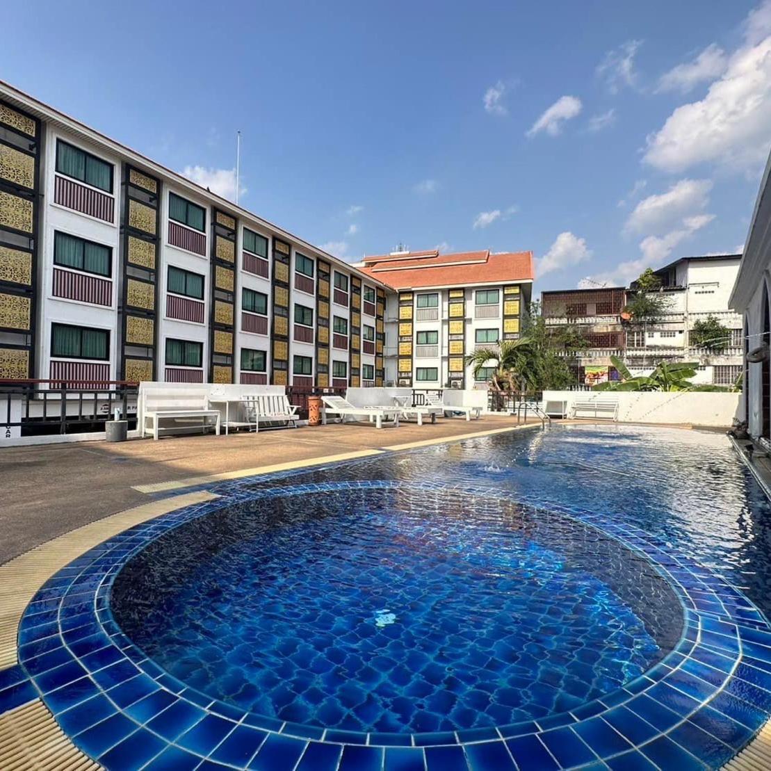 Wangburapa Grand Hotel Чиангмай Экстерьер фото